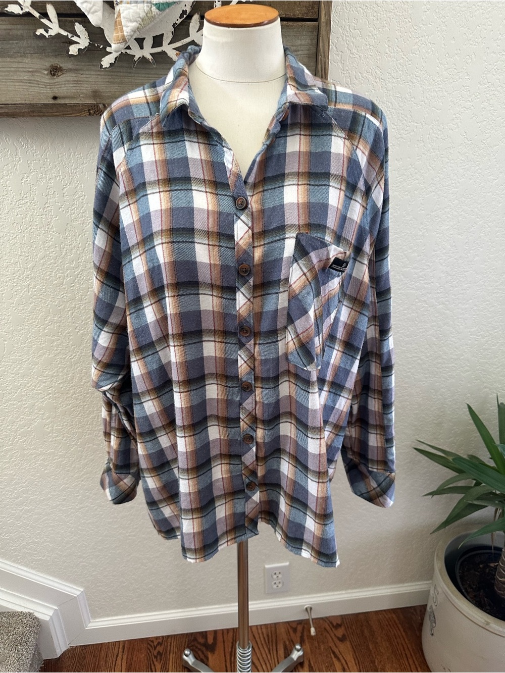 BGD Brendan Cozy Plaid Button-Up Flannel Shirt in Blue, Brown & Cream size M